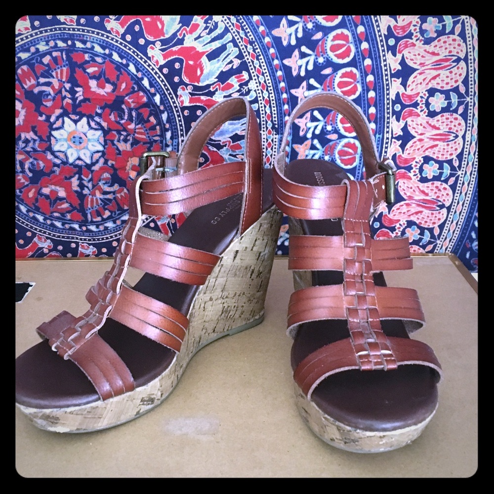 Effortlessly Cute Brown Wedges